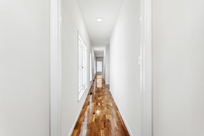 Building Photo - LST-67676