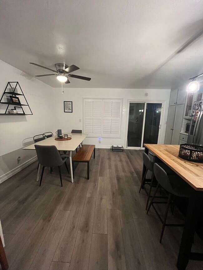 Photo - 700 W Walnut Ave