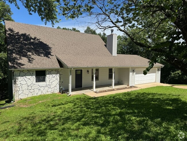 Building Photo - Updated 5 Bedroom Home Located in the High...