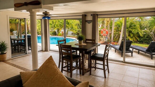 2041 SW 23rd Ave