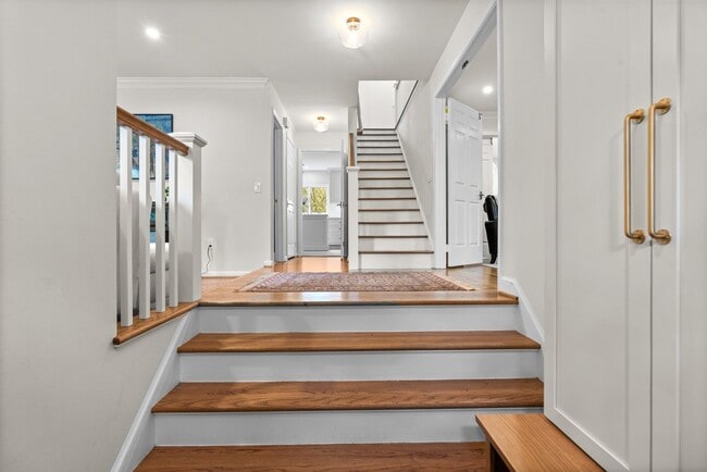Photo - 4 Bed 4.5 Bath - Bethesda  Single Family Colonial - 2 Car Garage