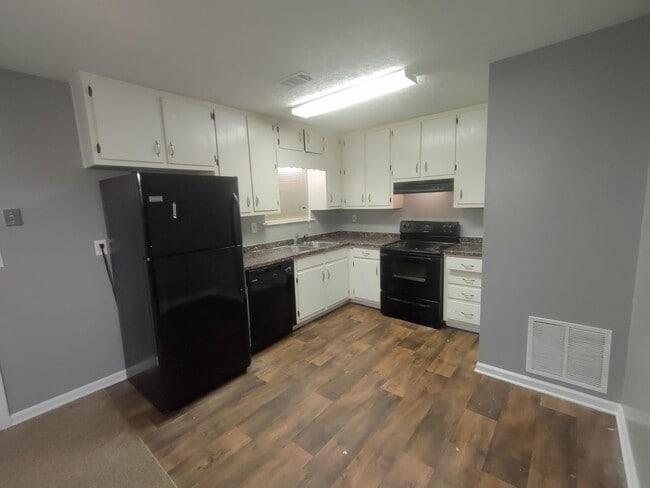 Photo - Move In Ready 3 Bedroom/2 Bathroom For Rent In Convenient Stone Mountain Subdivision!
