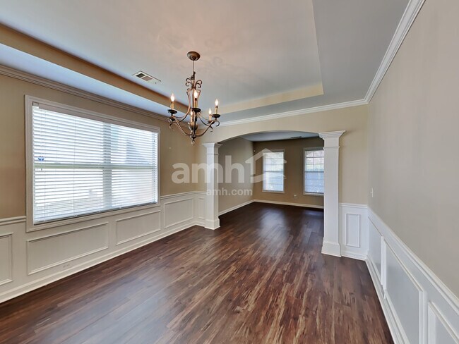 Photo - 850 Stonehaven Rd SW