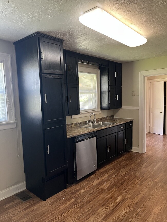 Photo - "Charming 3-Bed Home on Flamingo Drive – Perfect Nashville Living!"
Large Yard! Lawncare is Inclu...