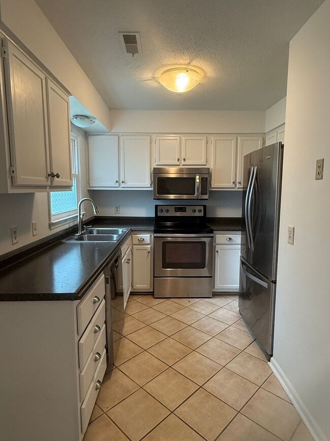 Photo - Nice 2 bedroom, 1.5 Townhouse