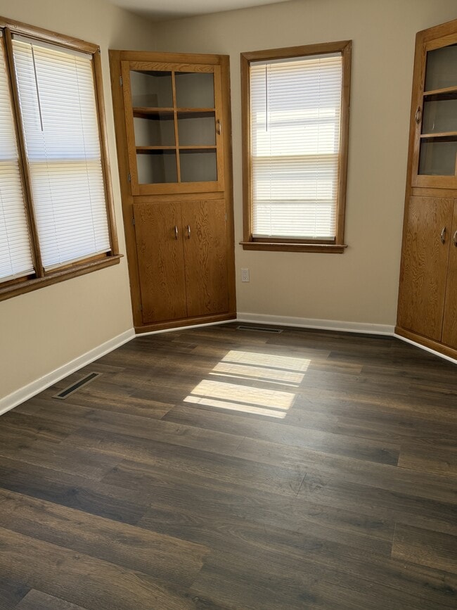 Photo - 615 N Elm St