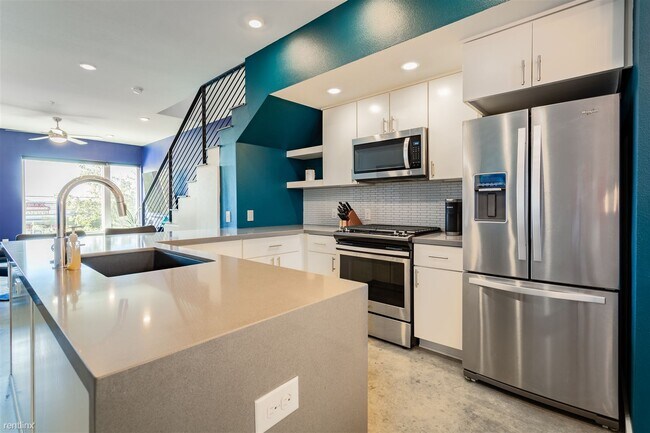 Photo - 2 br, 1.5 bath Condo - 2002 East 7th Stree...