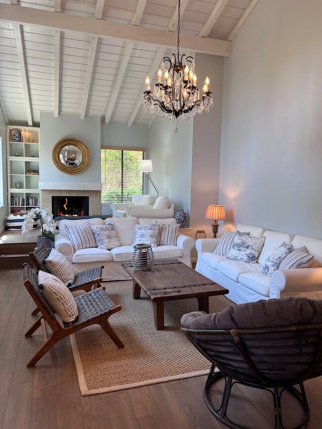 Fully-furnished Sleek 2-bedroom, 2-bathroo... - Fully-furnished Sleek 2-bedroom, 2-bathroo... House