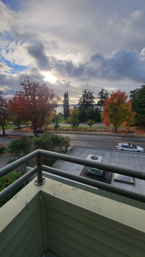 DOWNTOWN KIRKLAND 2 BED, 2.5 BATH TOWNHOME... - DOWNTOWN KIRKLAND 2 BED, 2.5 BATH TOWNHOME...