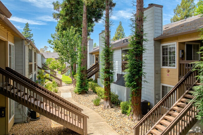 Building Photo - Walnut Village Rental