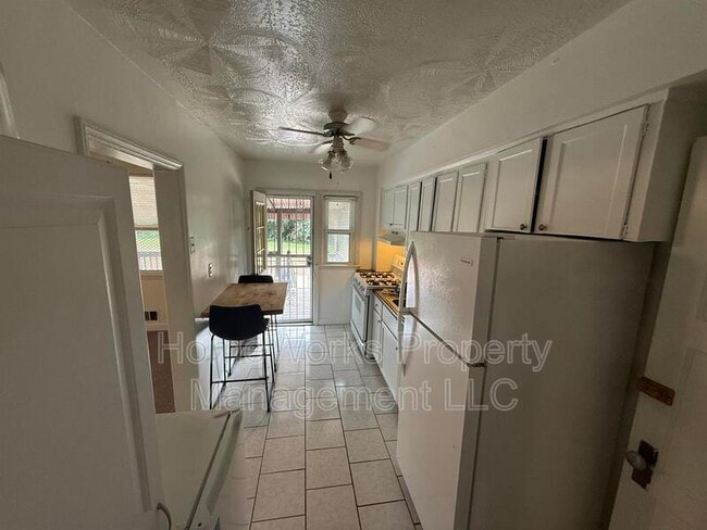 Photo - 5466 Lynview Ave