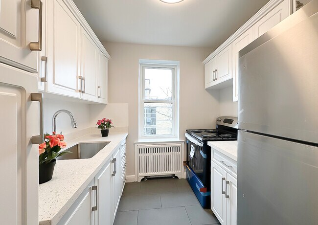 Photo - Riverview Plaza