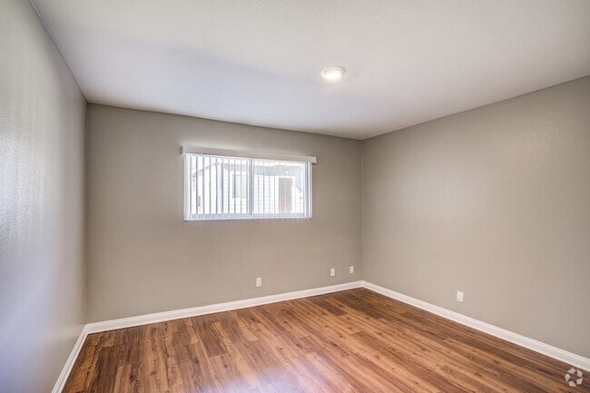 2BR, 1BA - 780SF - Dormitorio principal - Nicolet Apts