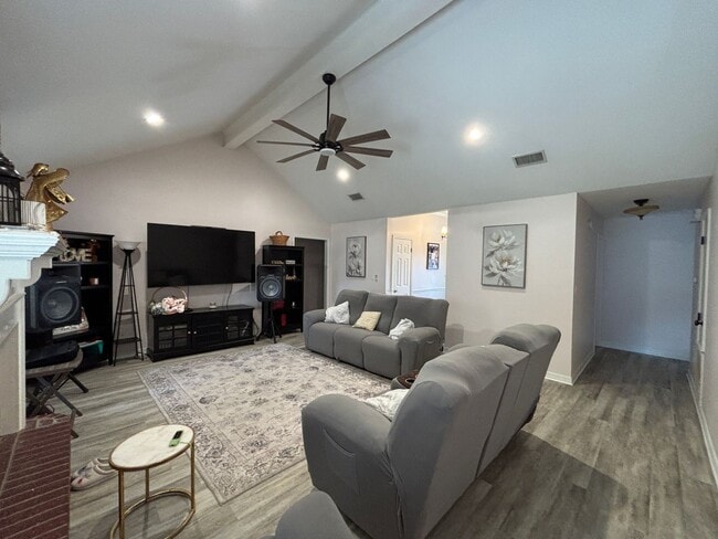 Photo - 4 BEDROOM ONLY 7 MILES FROM BARKSDALE AIR FORCE BASE