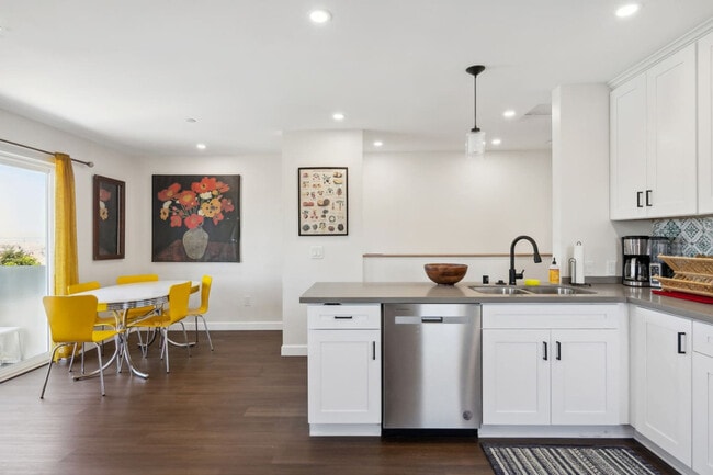 Photo - 721 E 22nd St Unidad ID1283117P