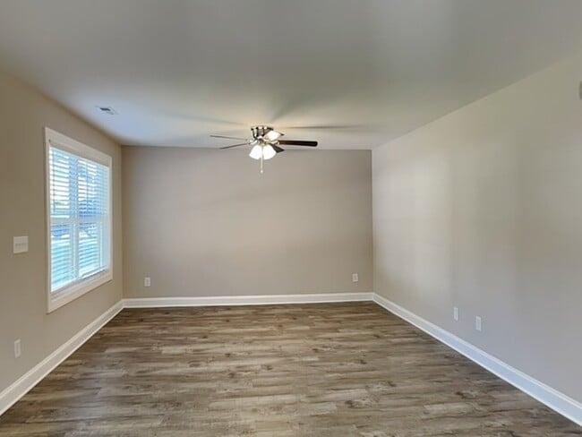 Photo - 105 St Mary Ave NW