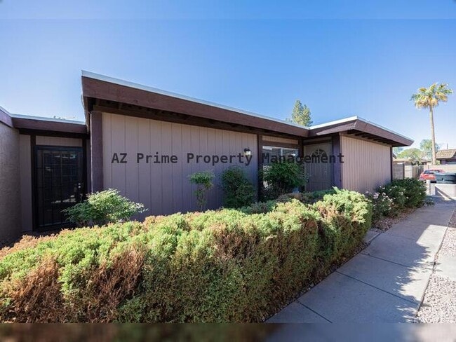 Building Photo - 900 S Hacienda Dr