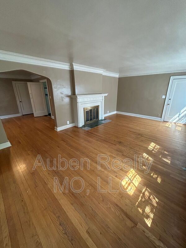 Photo - 5446 Charlotte St