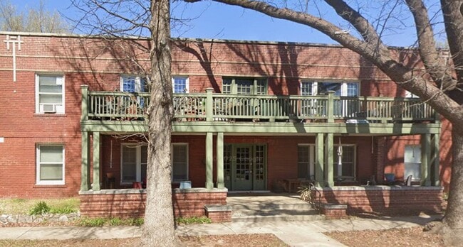 Building Photo - 219 W 14th St