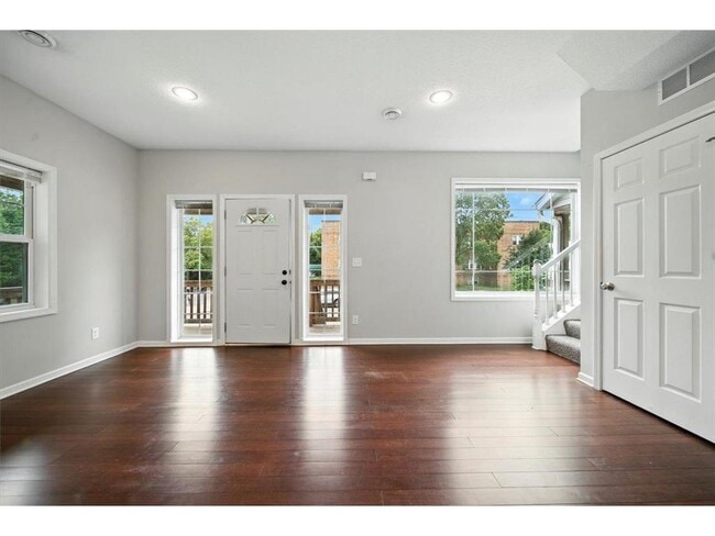 Building Photo - 600 W 32nd St Rental