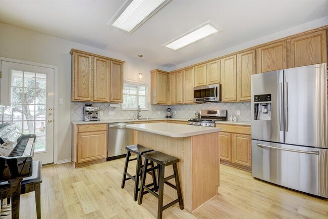 Photo - 10312 Huxley St