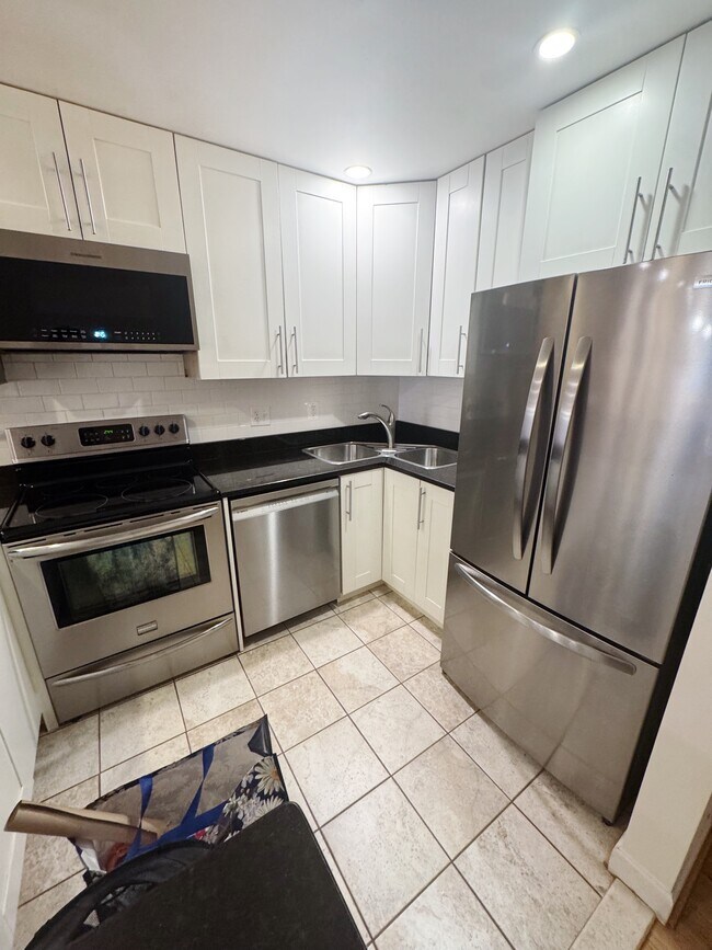 Photo - 2242 Ontario Rd NW Unit 2