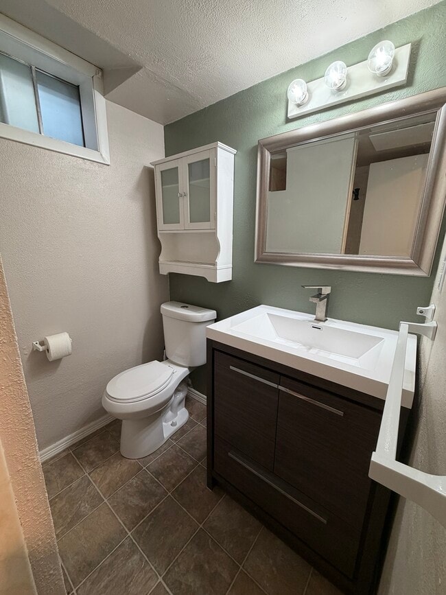 Baño - 3322 Vivian Dr