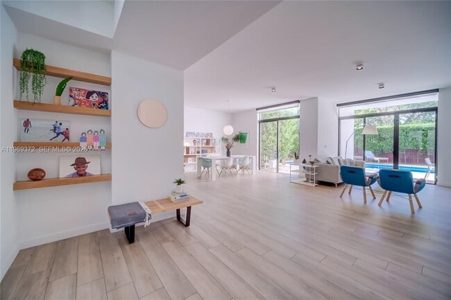 Building Photo - 8660 Arboretum Ln