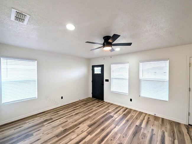 Photo - 140 Chisum Dr Unit Apt. B
