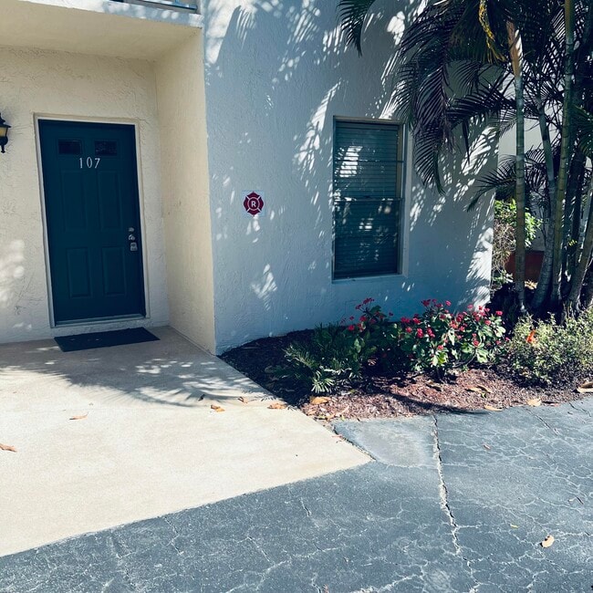 Building Photo - 1900 S Kanner Hwy Unit 8-107