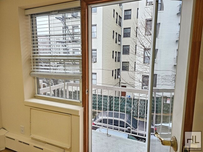 Photo - Renovated 1-Bedroom with Balcony | 2nd Floor | Prime Woodside/Sunnyside Location Unidad 2