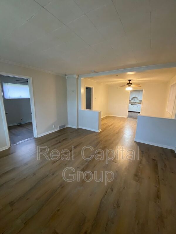 Photo - 305 Cable St Unit Apt 1 (Lower)