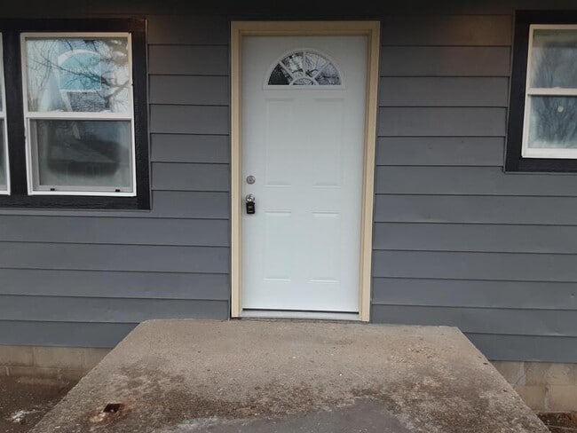 Building Photo - 2947 Lasalle St