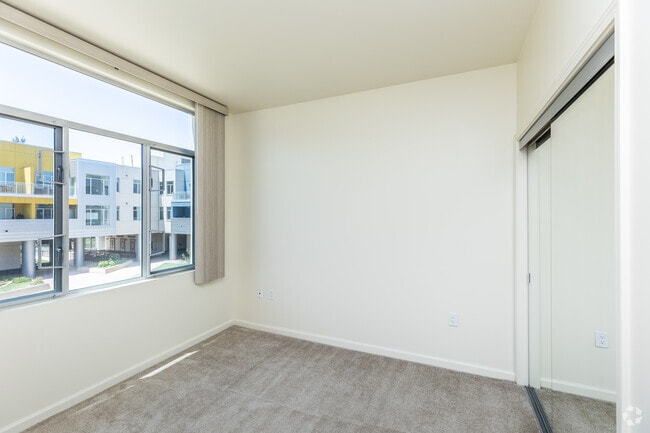 2BR, 2BA - 987SF - Bedroom