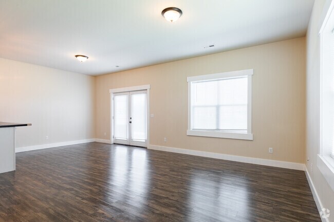 4BR, 2.5BA - 1,950SF
