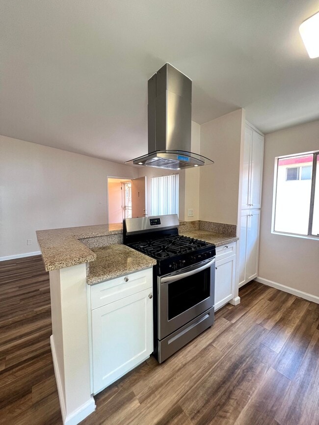 Building Photo - 3704 Midvale Ave Unit 3704