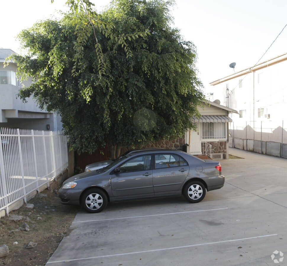 Photo - 4228 Lockwood Ave