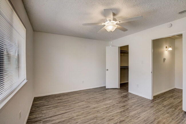 Oaks Apartments