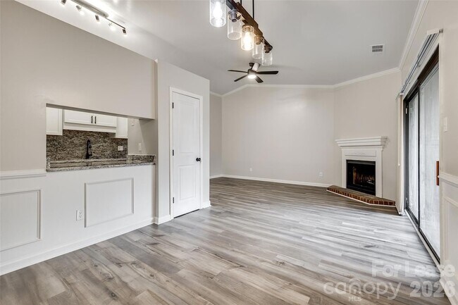 4158 Charlotte Hwy Unidad F