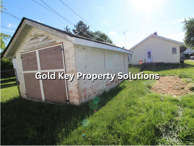Photo - Spacious 2 BR 1 BA House with Central Air and Enclosed Porch (SECTION 8 APPROVED)