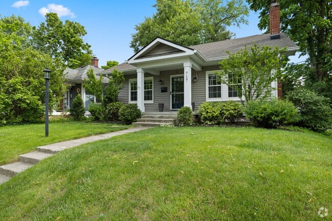 Building Photo - 717 E 55th St Rental
