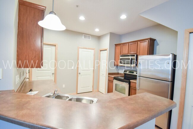 Photo - 2 Bedroom, 1.5 Bath Townhome in Jordan Creek area!