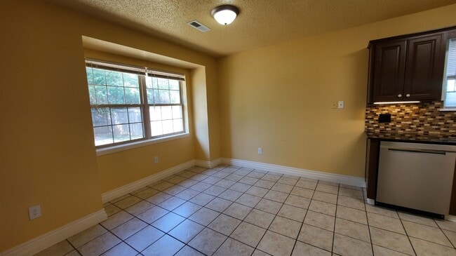 Photo - 3 Bedroom 2 Bath home in Bentonville Schools Subdivision!!