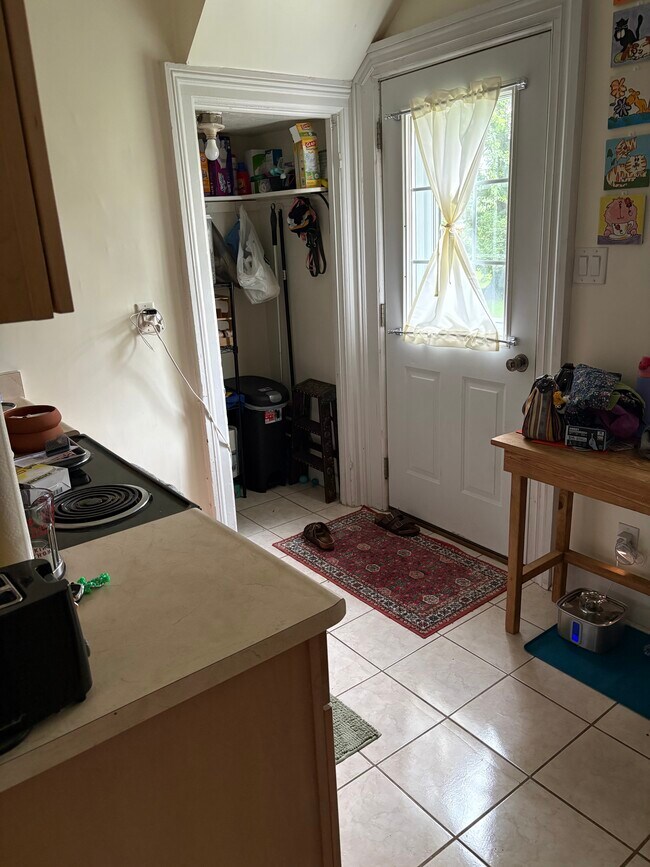 258 S Drummond St Unit 258 1/2 S. Drummond st.
