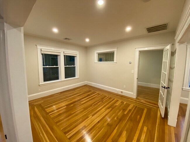 Photo - 26 Playstead Rd Unit 2