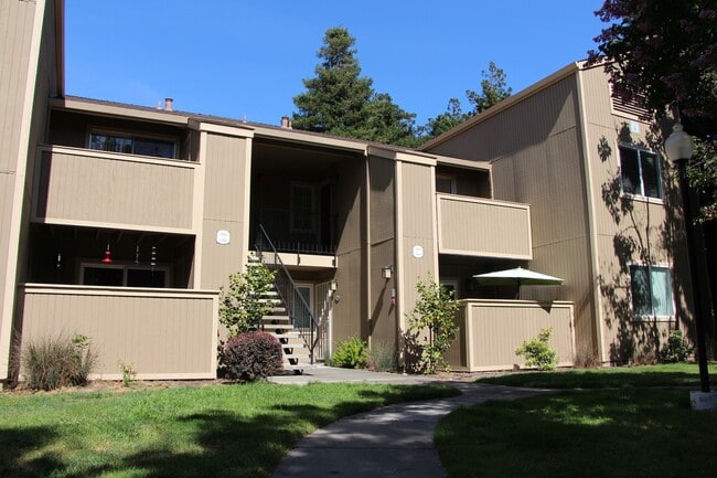 Photo - Available now! Studio apartment!