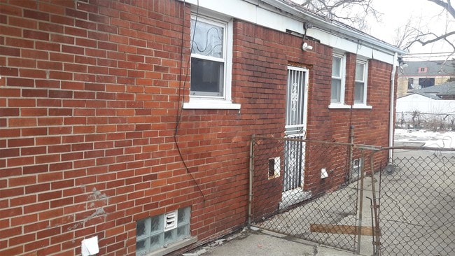 Building Photo - 18086 Dequindre St Rental