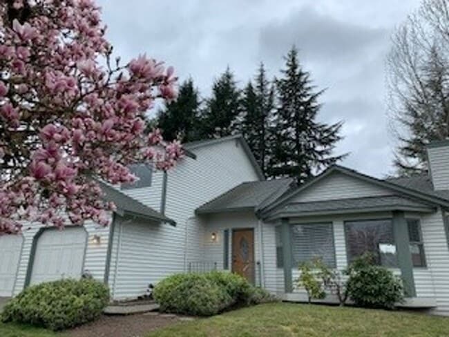 Building Photo - 4 Bedroom 2.5 Baths+ Bonus Home Office/ Woodinville $3850 per Month