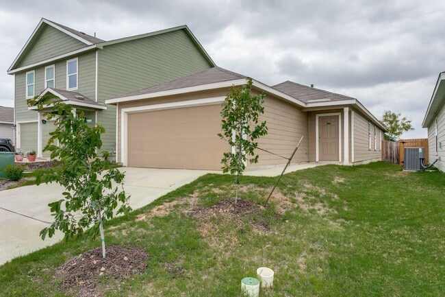 Building Photo - Modern 4-Bedroom Home Near Lackland AFB