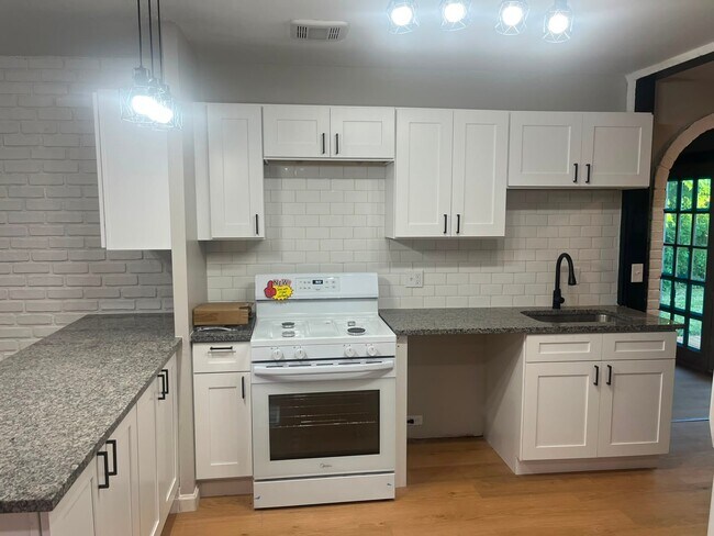 Photo - 7004 Roe Blvd